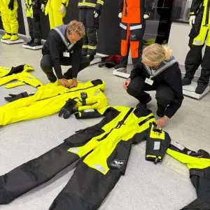 Verificare, testare si recertificare costum de supravietuire