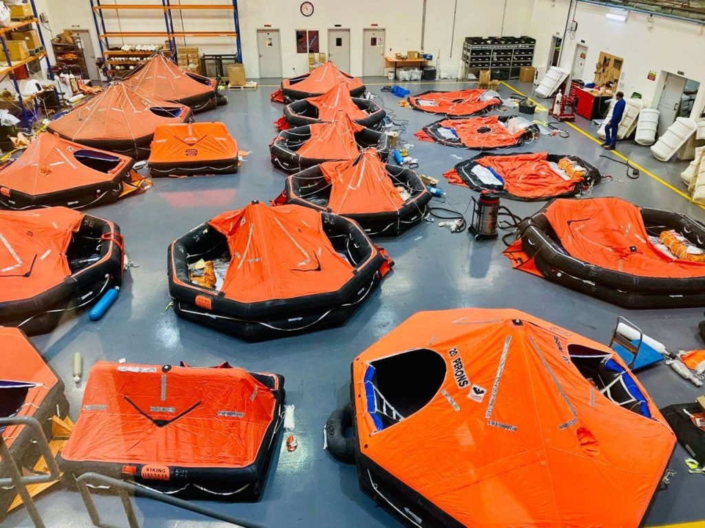 Inchiriere plute de salvare gonflabile SOLAS